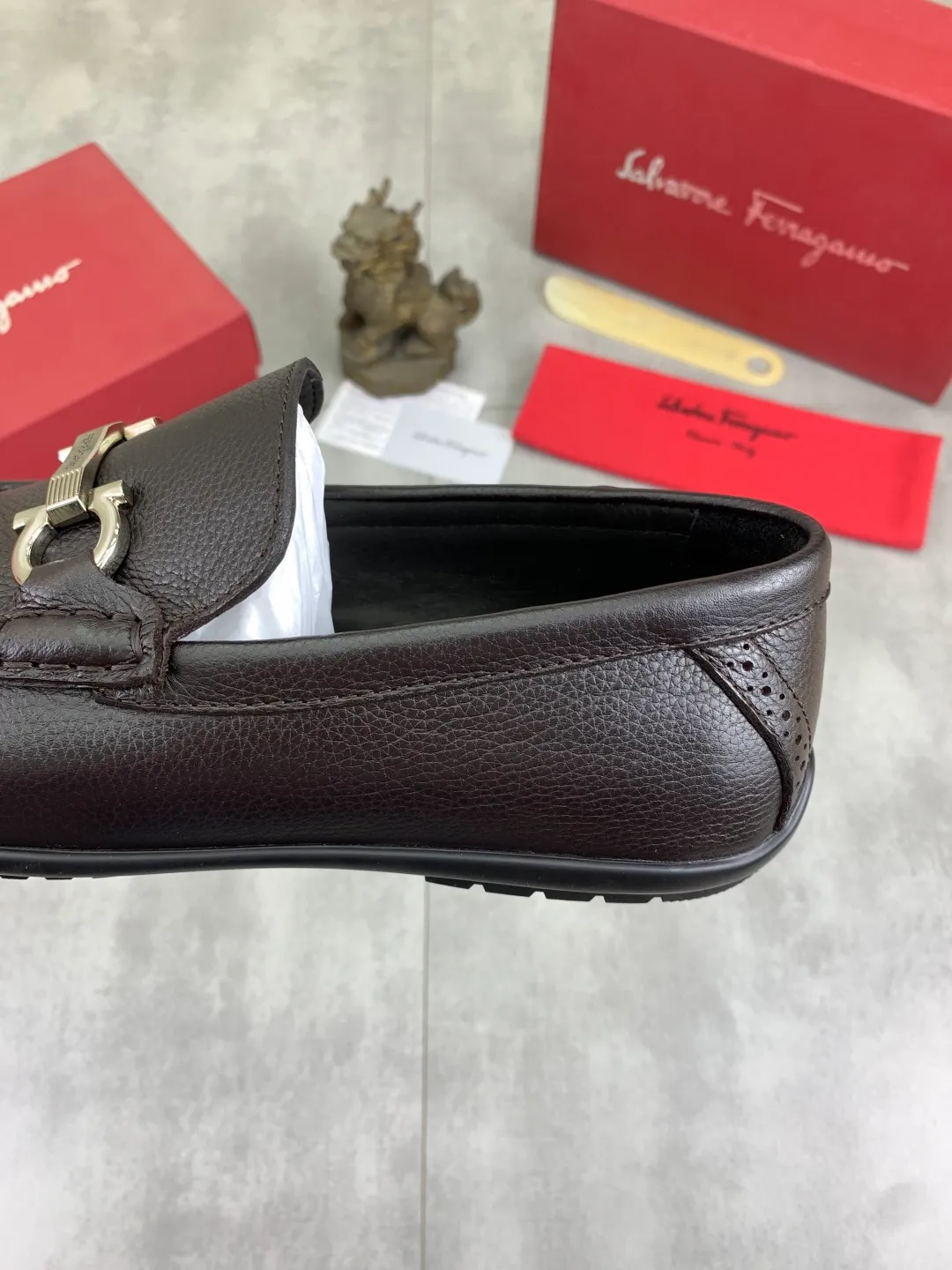 Men's Men's Shoes 💰P540💰[New Style] Water-dyed Niuli 🆘[Salvatore Ferragamo] Ferragamo's latest casual business leather shoes for men! Available at counters simultaneously! The fabric is made of specially imported original calfskin, the lining is made of imported water-dyed cowhide, and the original combination outsole is absolutely luxurious and leads the fashion trend. Matching code: 39-44 (38 45 customized) black optional